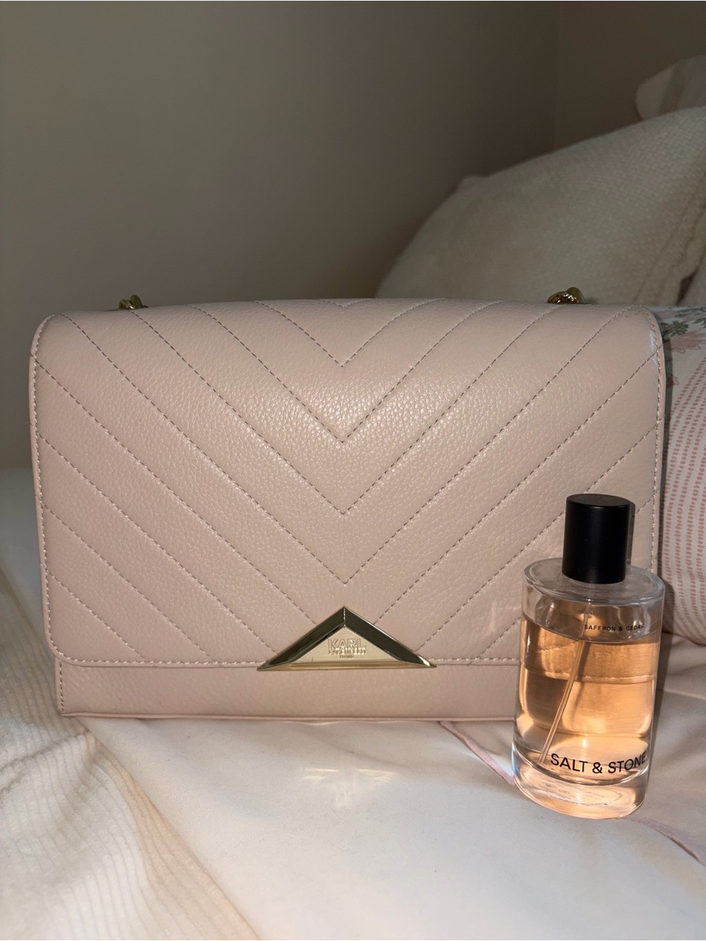Karl Lagerfeld Paris Quilted Blush Crossbody Shoulder Bag Gold Chain EUC - Picture 3 of 10